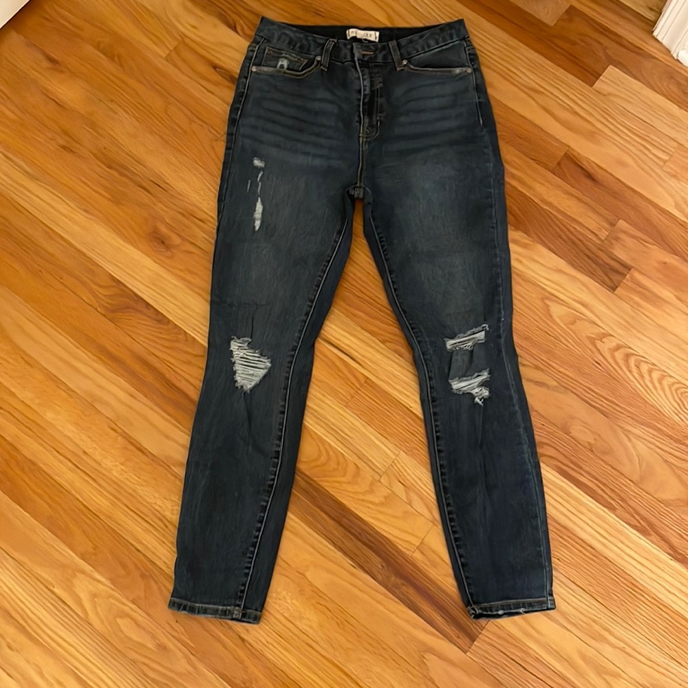 Ripped skinny jeans